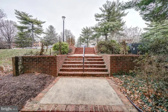$2,000 | 7621 Tremayne Place, Unit 212, McLean, VA 22102