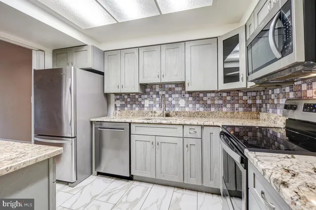 $2,000 | 7621 Tremayne Place, Unit 212, McLean, VA 22102