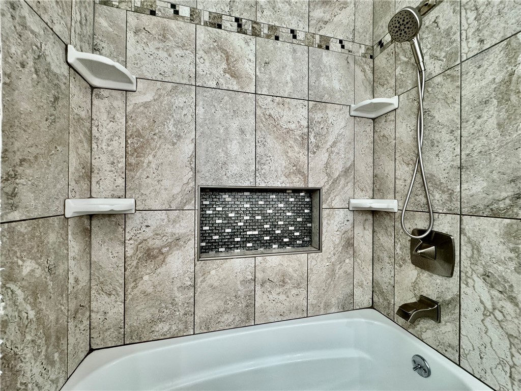 653 Brooks Road Henrietta, NY 14586 - Photo 15 of 34