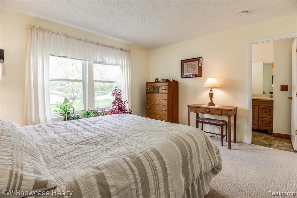 998 Hadley Road Rochester Hills, MI 48307 - Photo 35 of 42