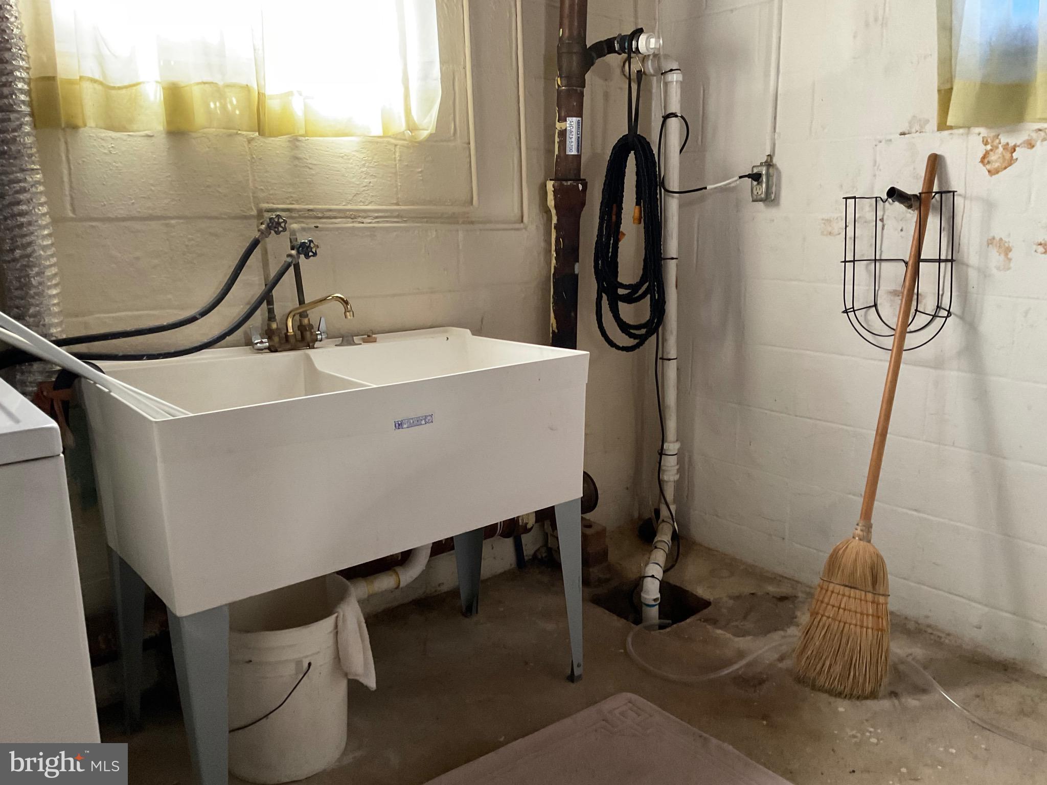 7522 Harmans Road Harmans, MD 21077 - Photo 24 of 30 Utility sink