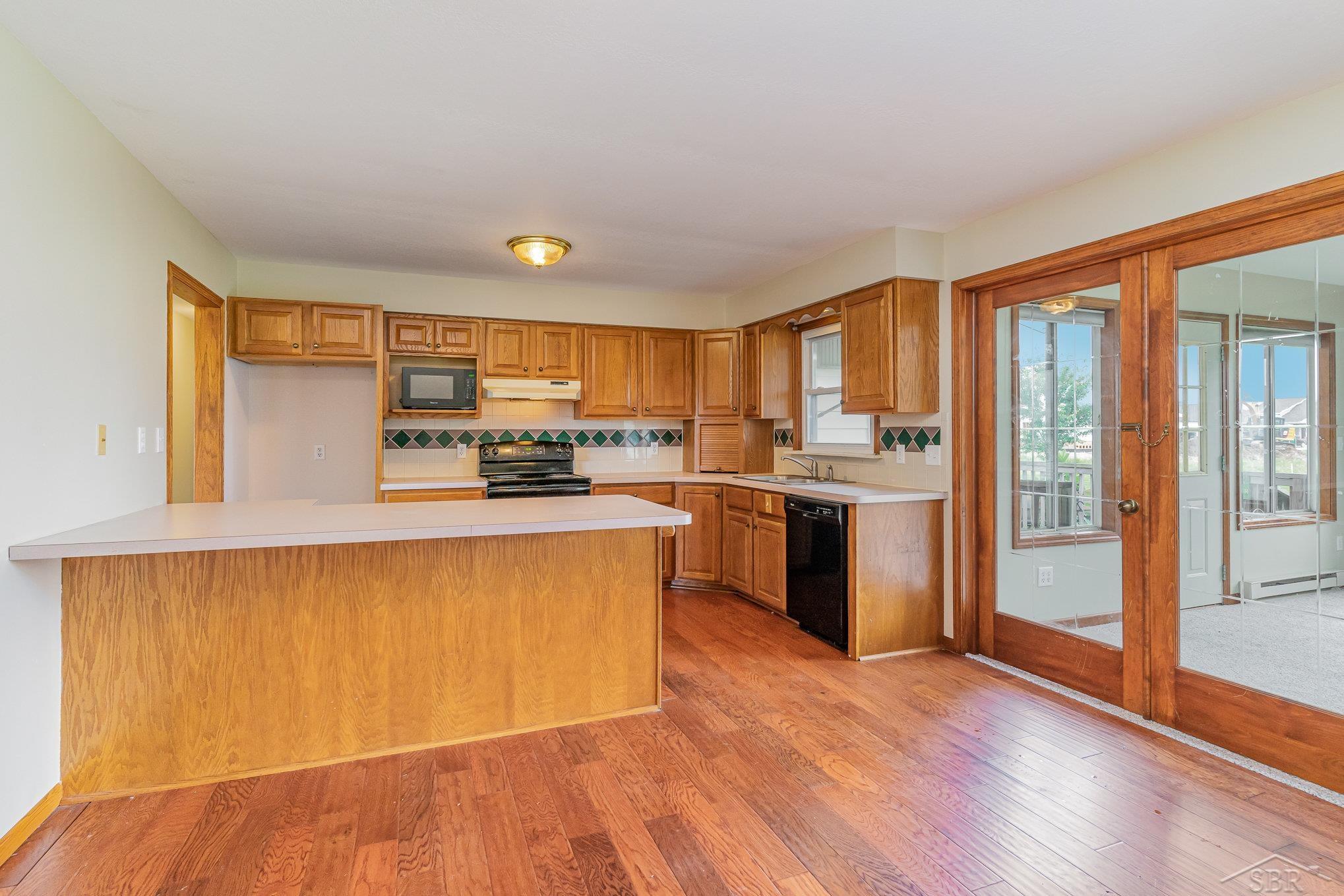 9245 Kochville Road Freeland, MI 48623 - Photo 5 of 20 50118383-4.JPG