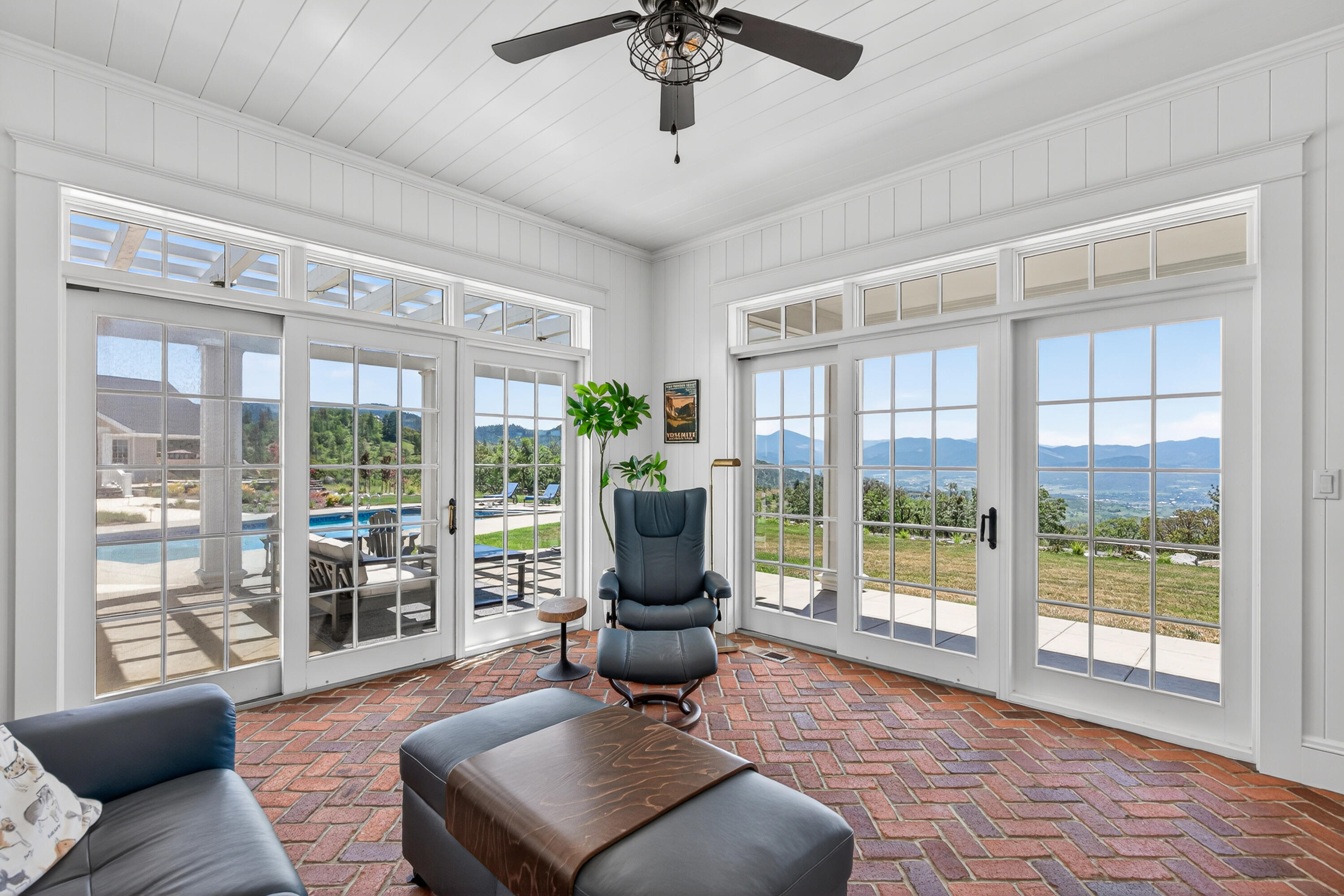 6081 Hillcrest Road Medford, OR 97504 - Photo 23 of 83 24