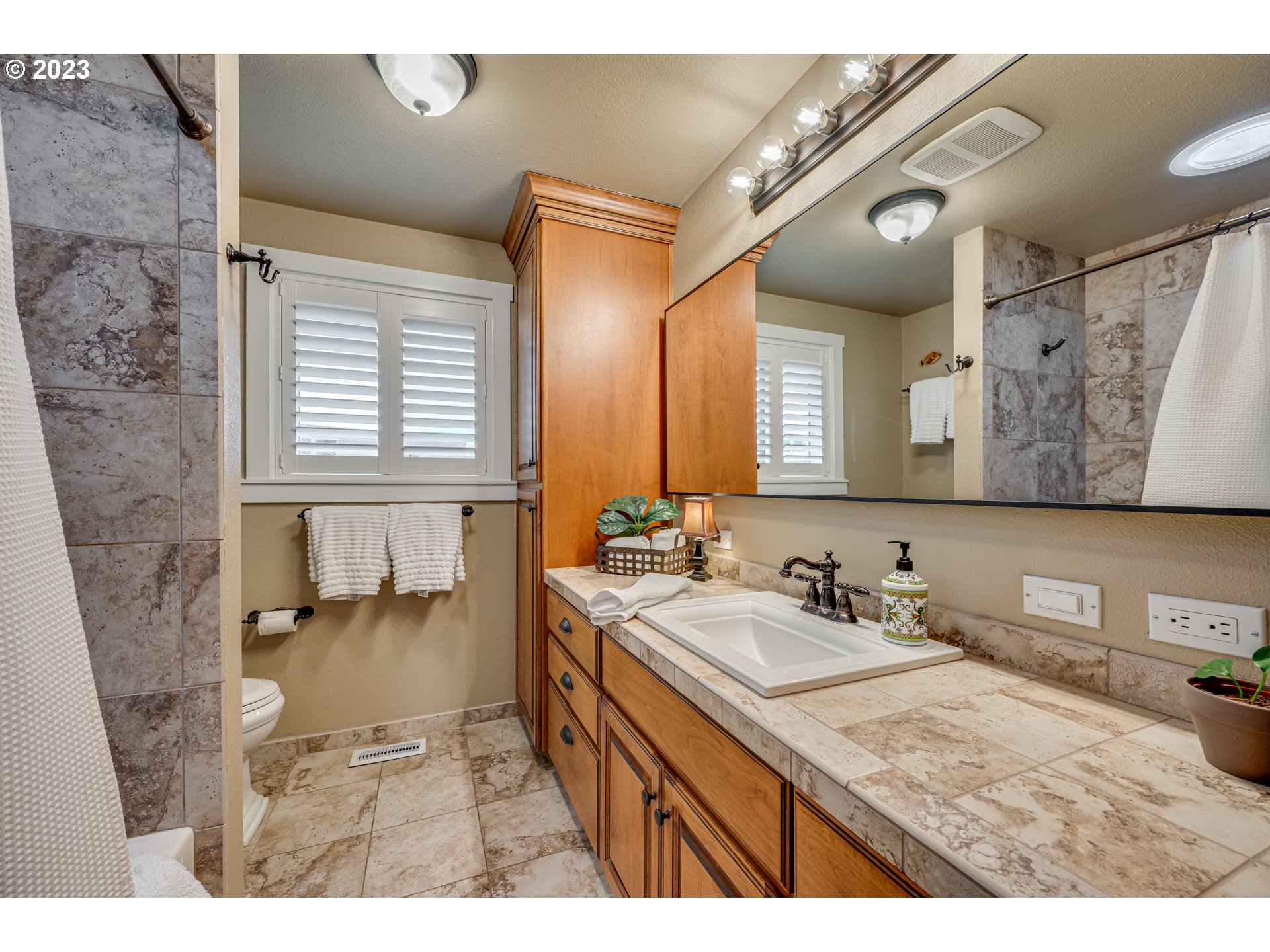 18721 Northeast Cramer Road Battle Ground, WA 98604 - Photo 16 of 32 a bathroom with a sink vanity granite and a mirror