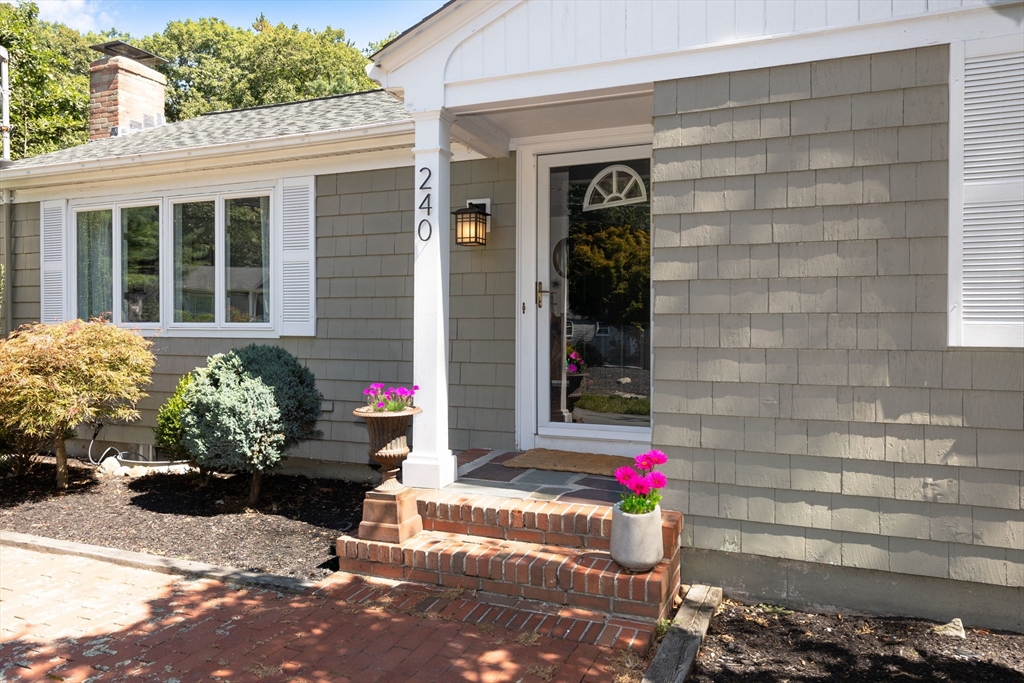 240 York Street Canton, MA 02021 - Photo 5 of 39