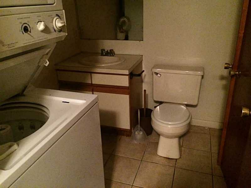 33 Reed Street, Unit 33 Warwick, RI 02886 - Photo 5 of 8 Bathroom.