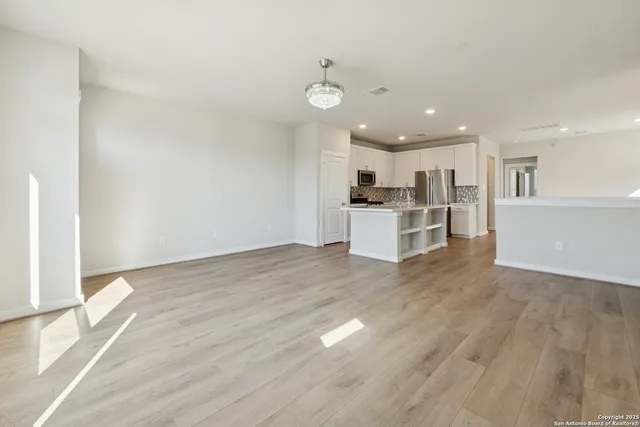 $305,000 | 14842 Maverick Avenue, San Antonio, TX 78217