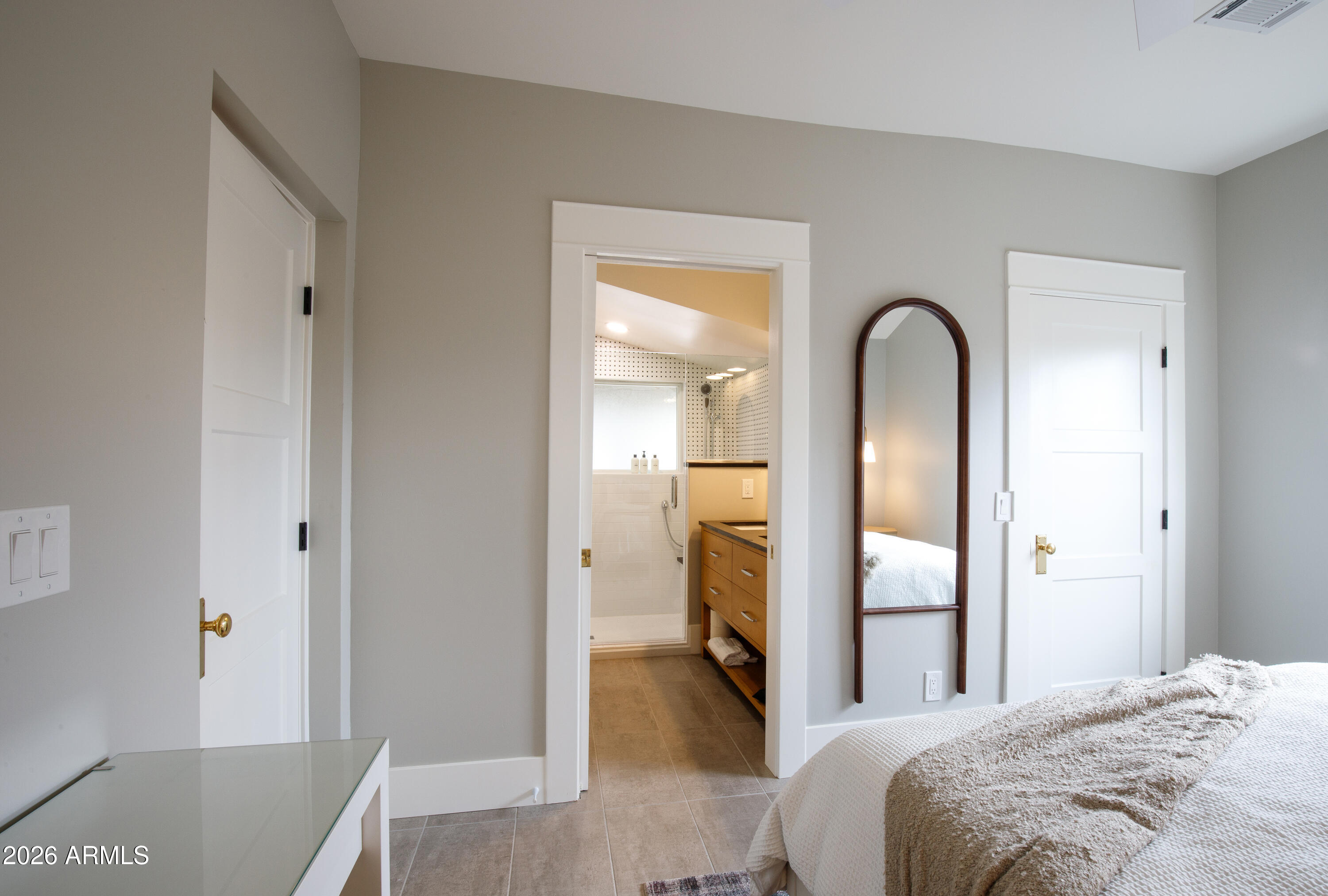 2549 North Mitchell Street Phoenix, AZ 85006 - Photo 17 of 41 a en suite bathroom with a sink and a mirror