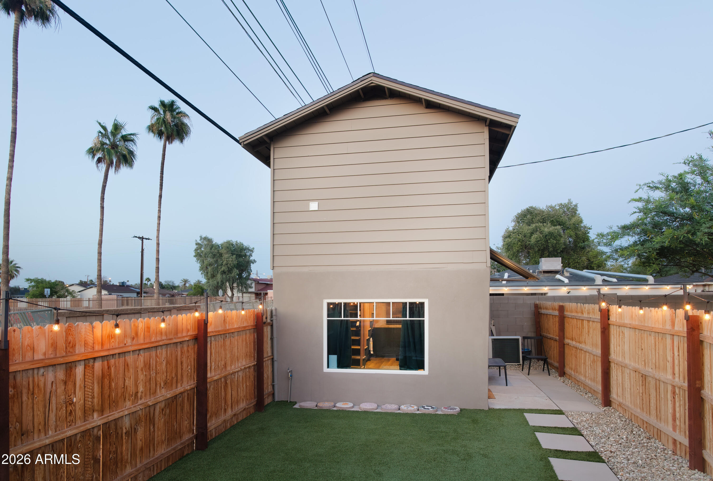 2549 North Mitchell Street Phoenix, AZ 85006 - Photo 41 of 41 a front view of house with yard