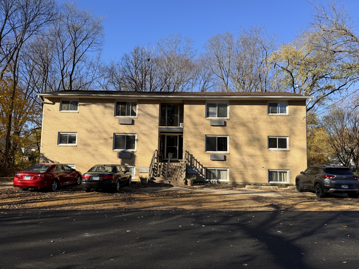 901 Walnut Avenue Dixon, IL 61021 - Photo 1 of 15 a front view of a house with a yard