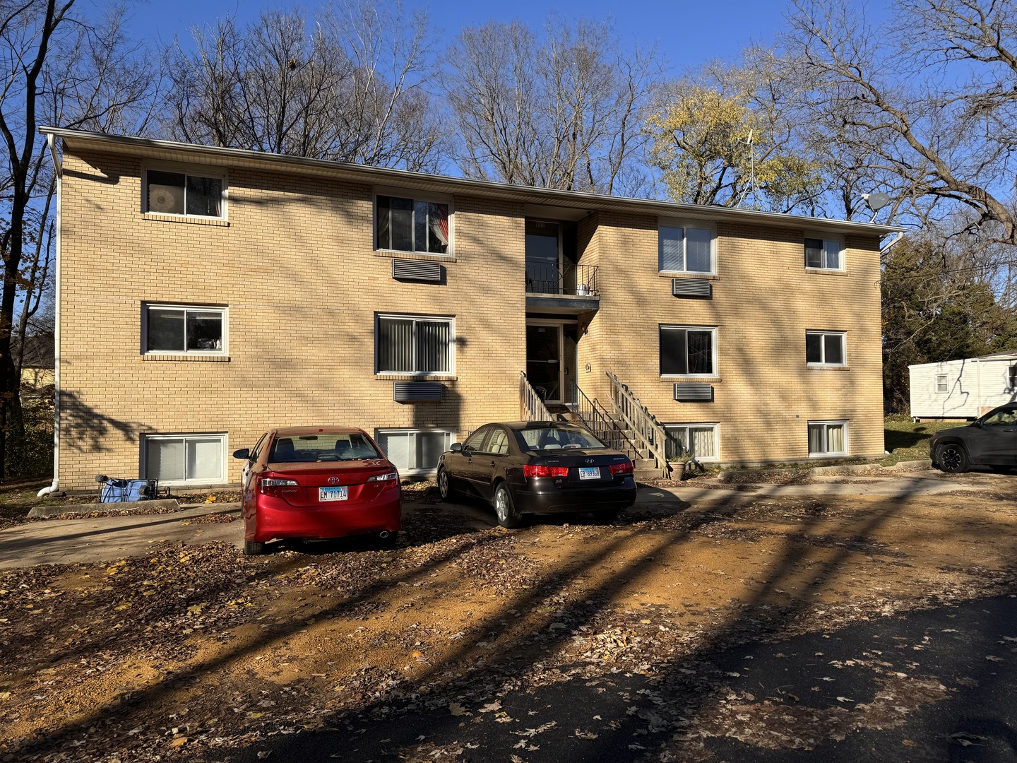 901 Walnut Avenue Dixon, IL 61021 - Photo 4 of 15 a view of a street with cars