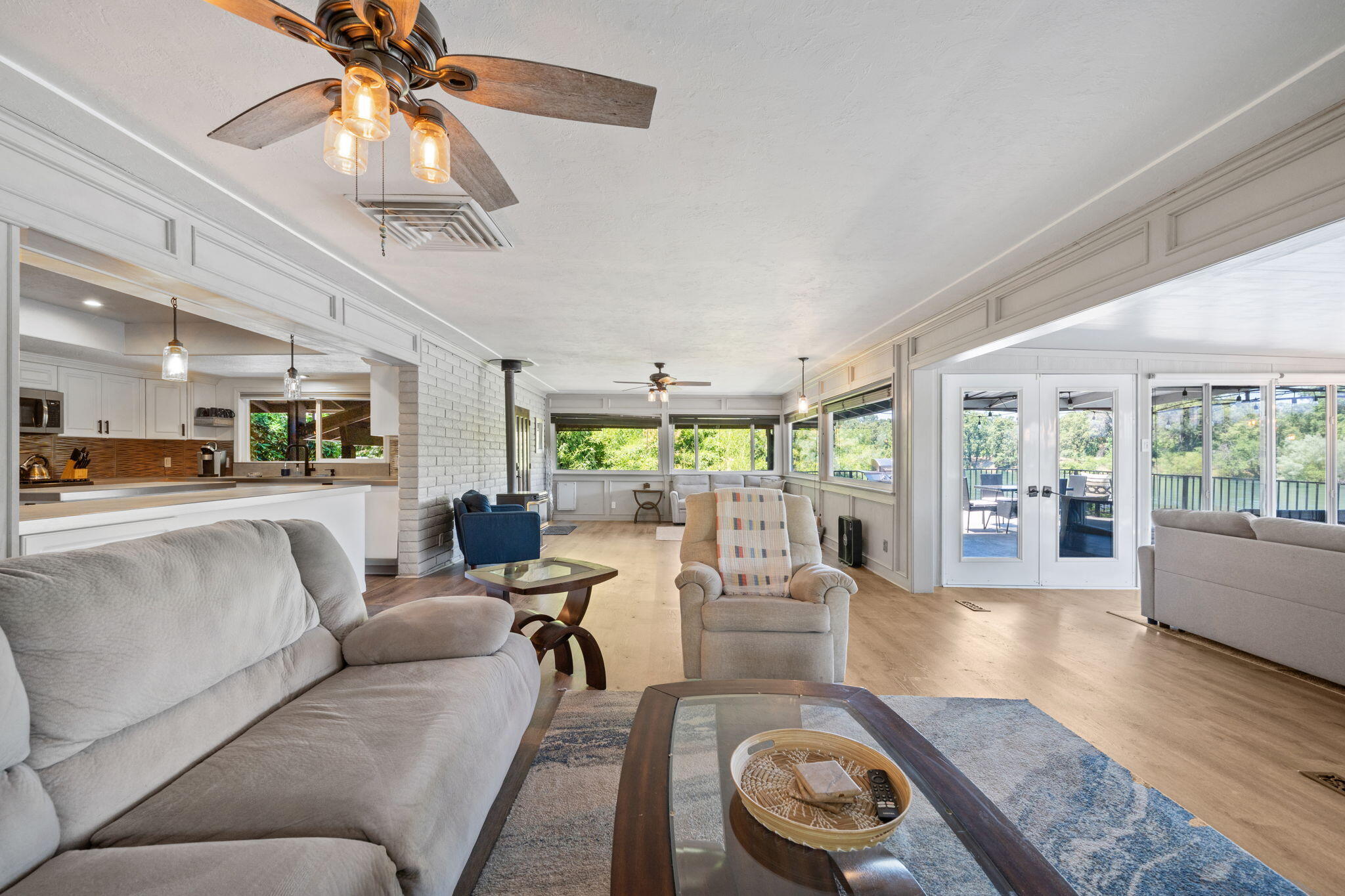 3317 Riverside Drive Anderson, CA 96007 - Photo 14 of 77 Living Room