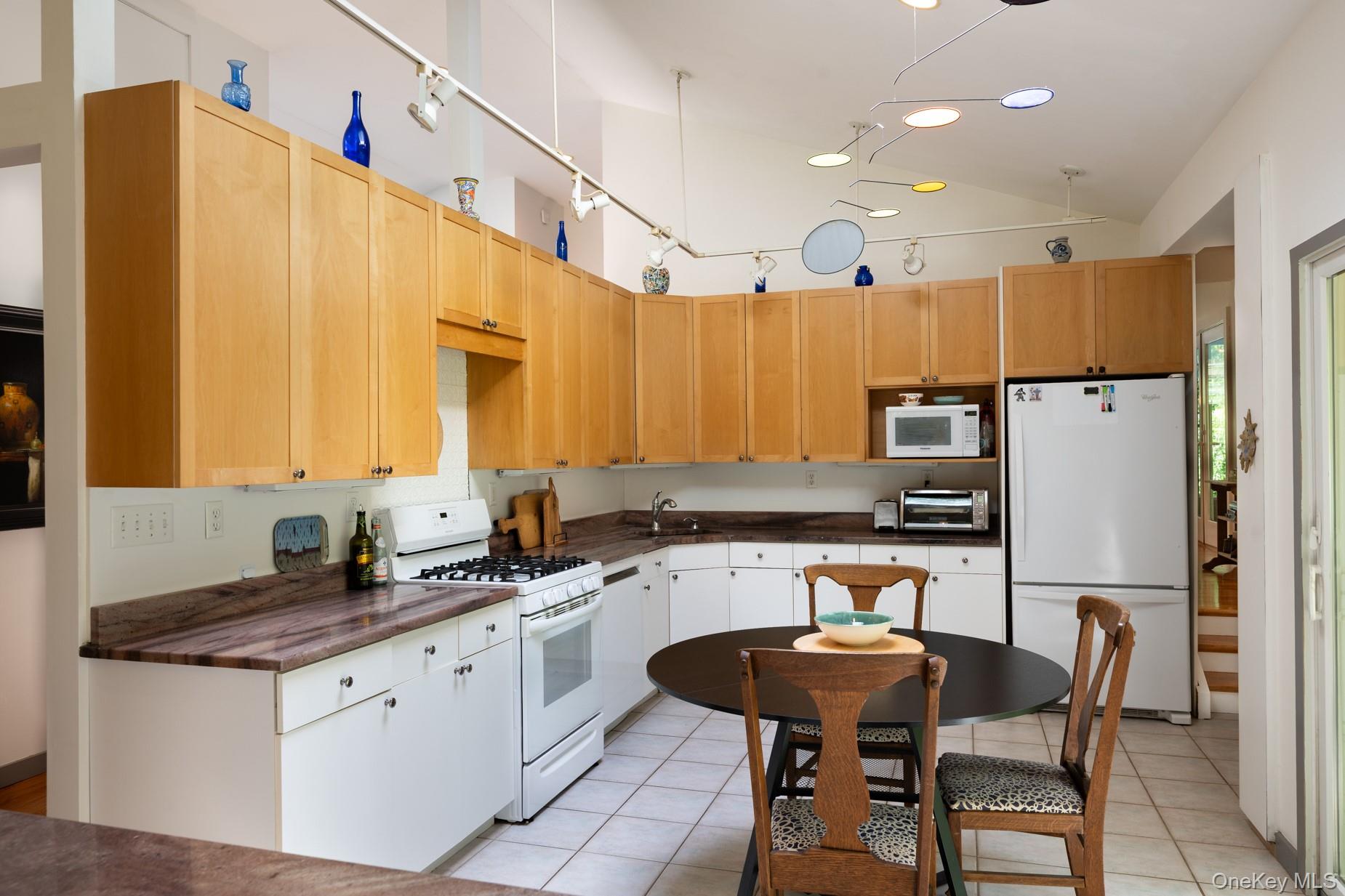35 Hickory Hill Road Tappan, NY 10983 - Photo 15 of 27