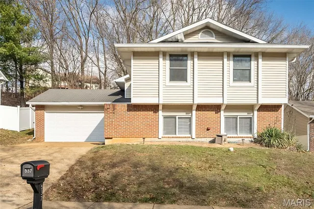 $365,000 | 537 Treetop Village Drive, Ballwin, MO 63021