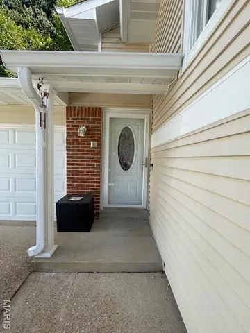 $365,000 | 537 Treetop Village Drive, Ballwin, MO 63021