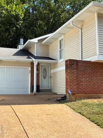 $365,000 | 537 Treetop Village Drive, Ballwin, MO 63021