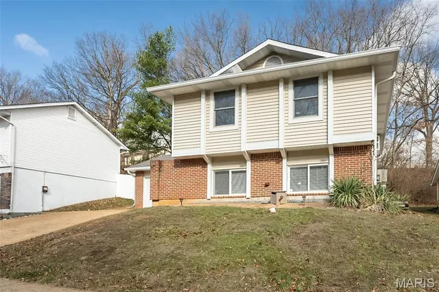 $365,000 | 537 Treetop Village Drive, Ballwin, MO 63021