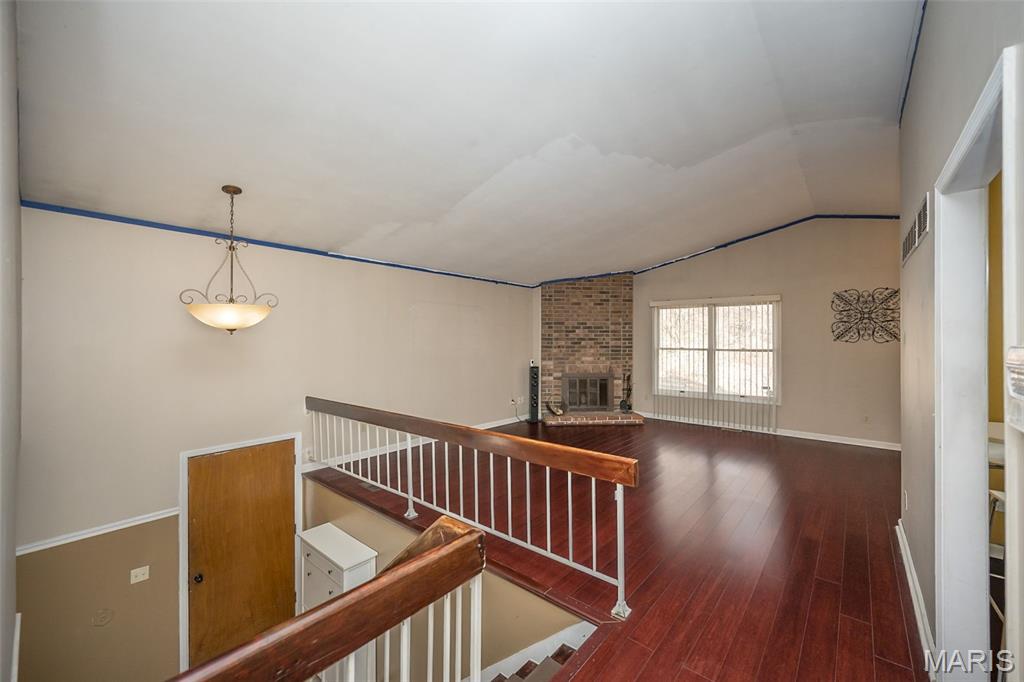 537 Treetop Village Drive Ballwin, MO 63021 - Photo 8 of 45