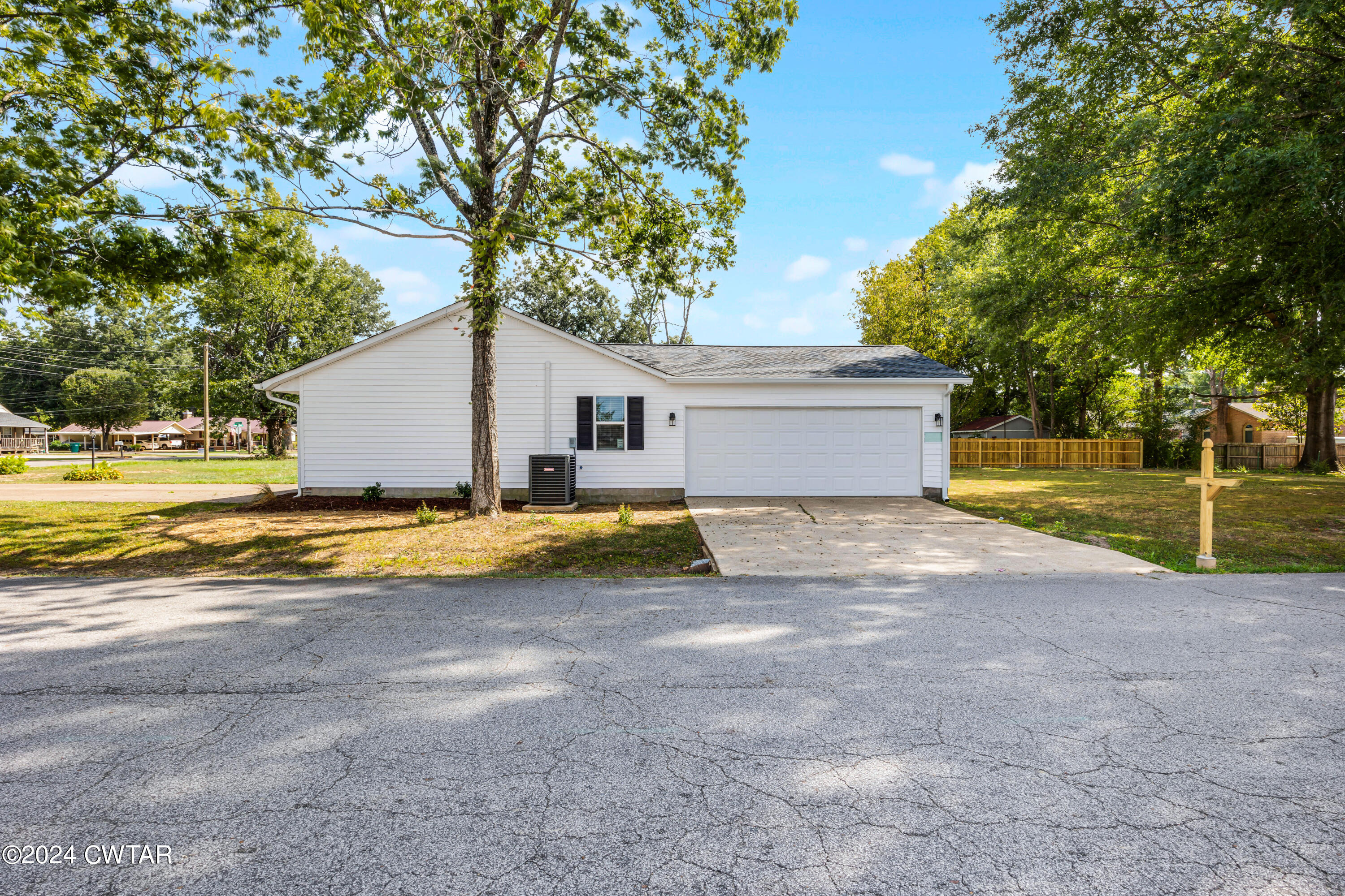 365 Chester Levee Road Jackson, TN 38301 - Photo 2 of 21 Side
