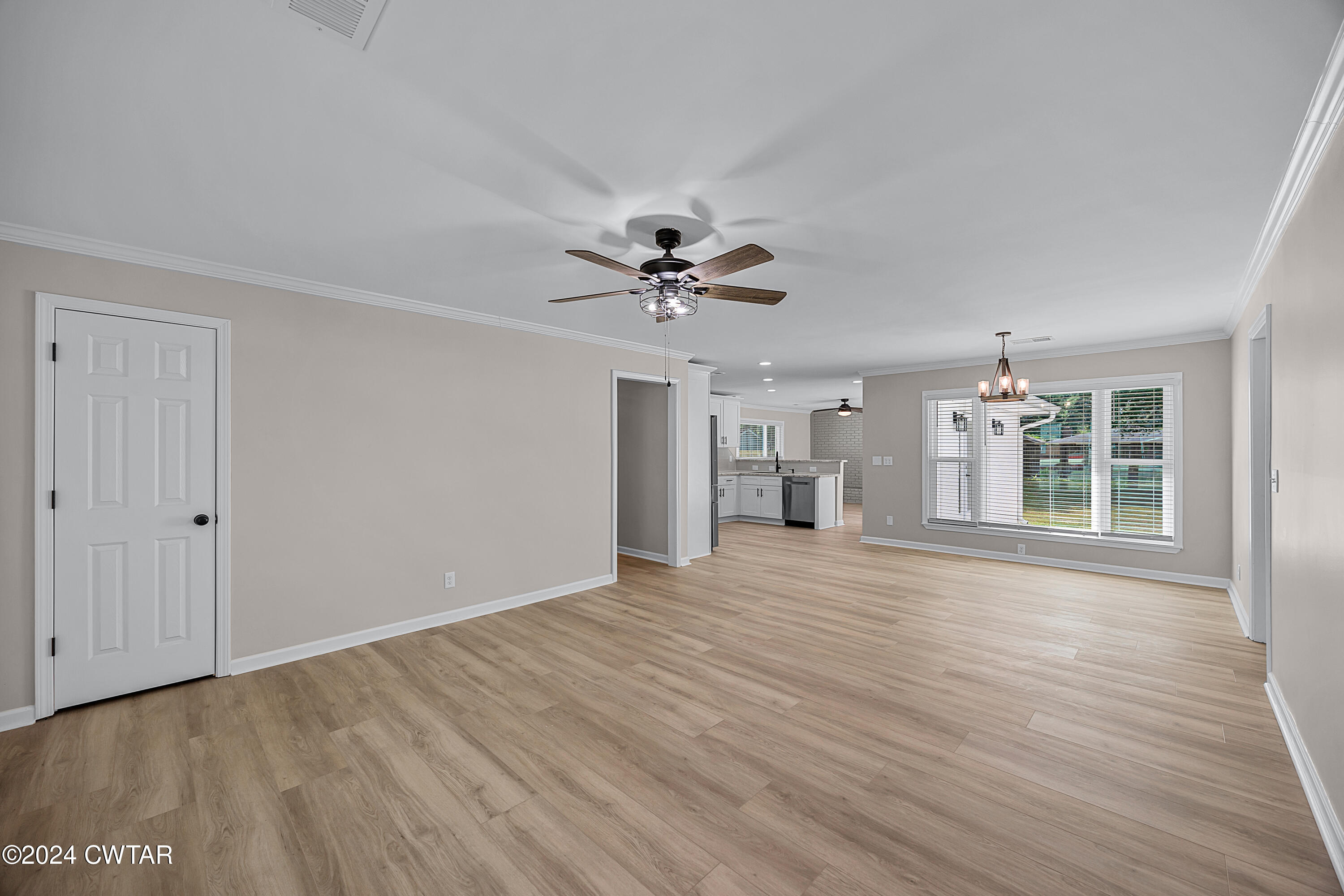 365 Chester Levee Road Jackson, TN 38301 - Photo 6 of 21 Living Room