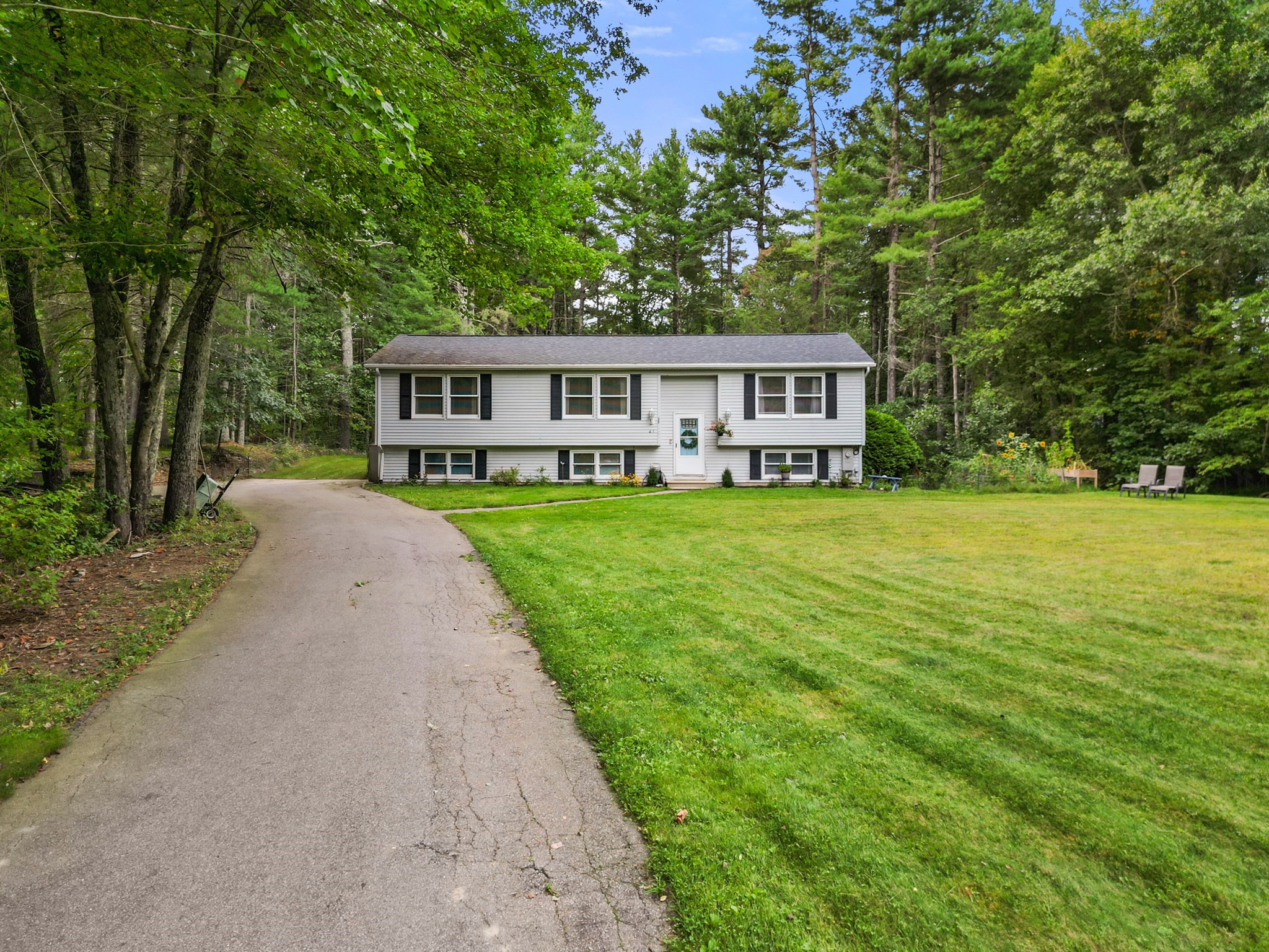 41 Woodland Road Uxbridge, MA 01569 - Photo 2 of 31 Gallery Image 2