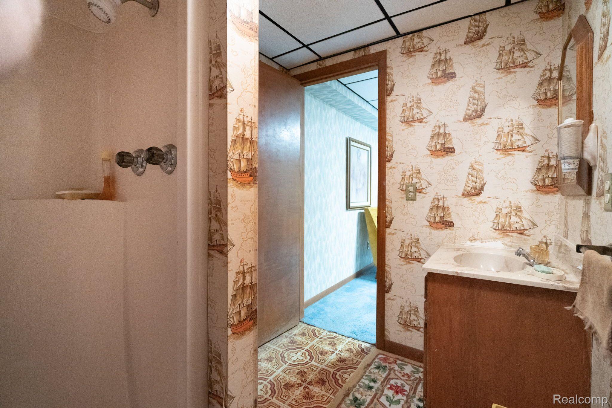 918 Langley Road Rochester, MI 48309 - Photo 33 of 43 In-Law Full Bath