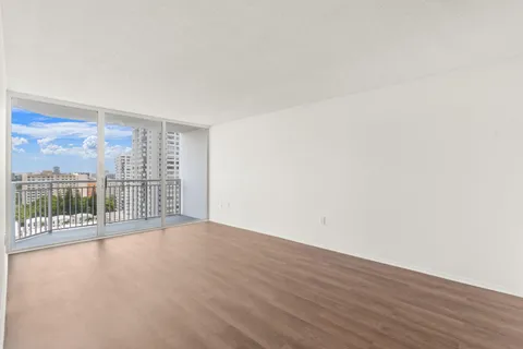 $175,000 | 18011 Biscayne Boulevard, Unit 17041, Aventura, FL 33160
