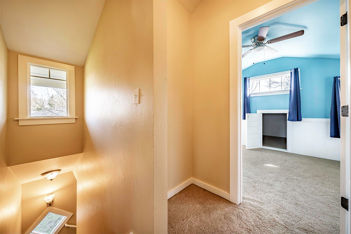 1016 Reddy Avenue Medford, OR 97504 - Photo 18 of 37 DSC06084-HDR