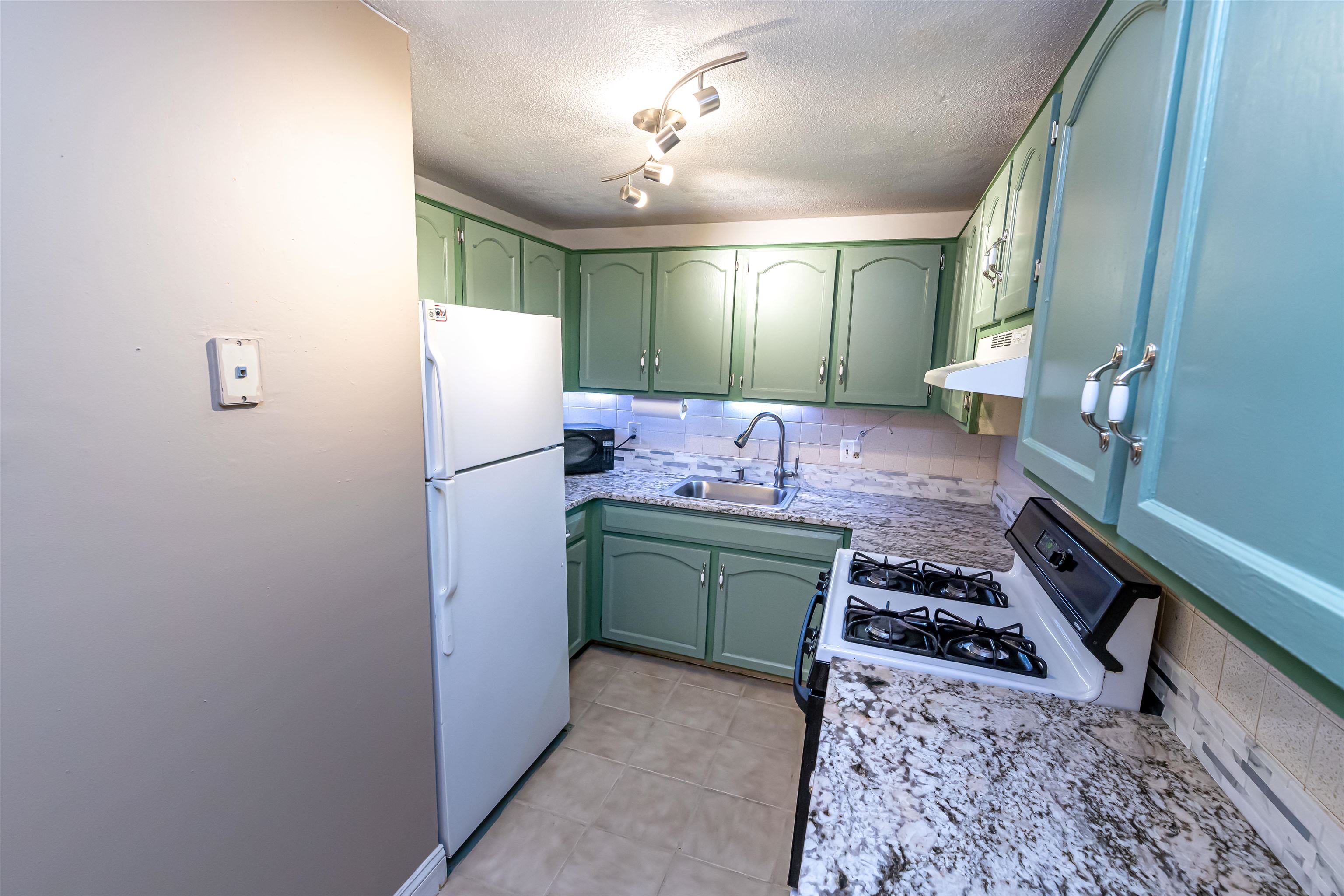 5 Lancelot Court, Unit 24 Salem, NH 03079 - Photo 8 of 29 Gallery Image 8