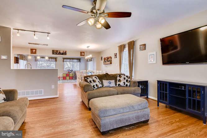 188 Park Road Pasadena, MD 21122 - Photo 5 of 31 Gallery Image 5