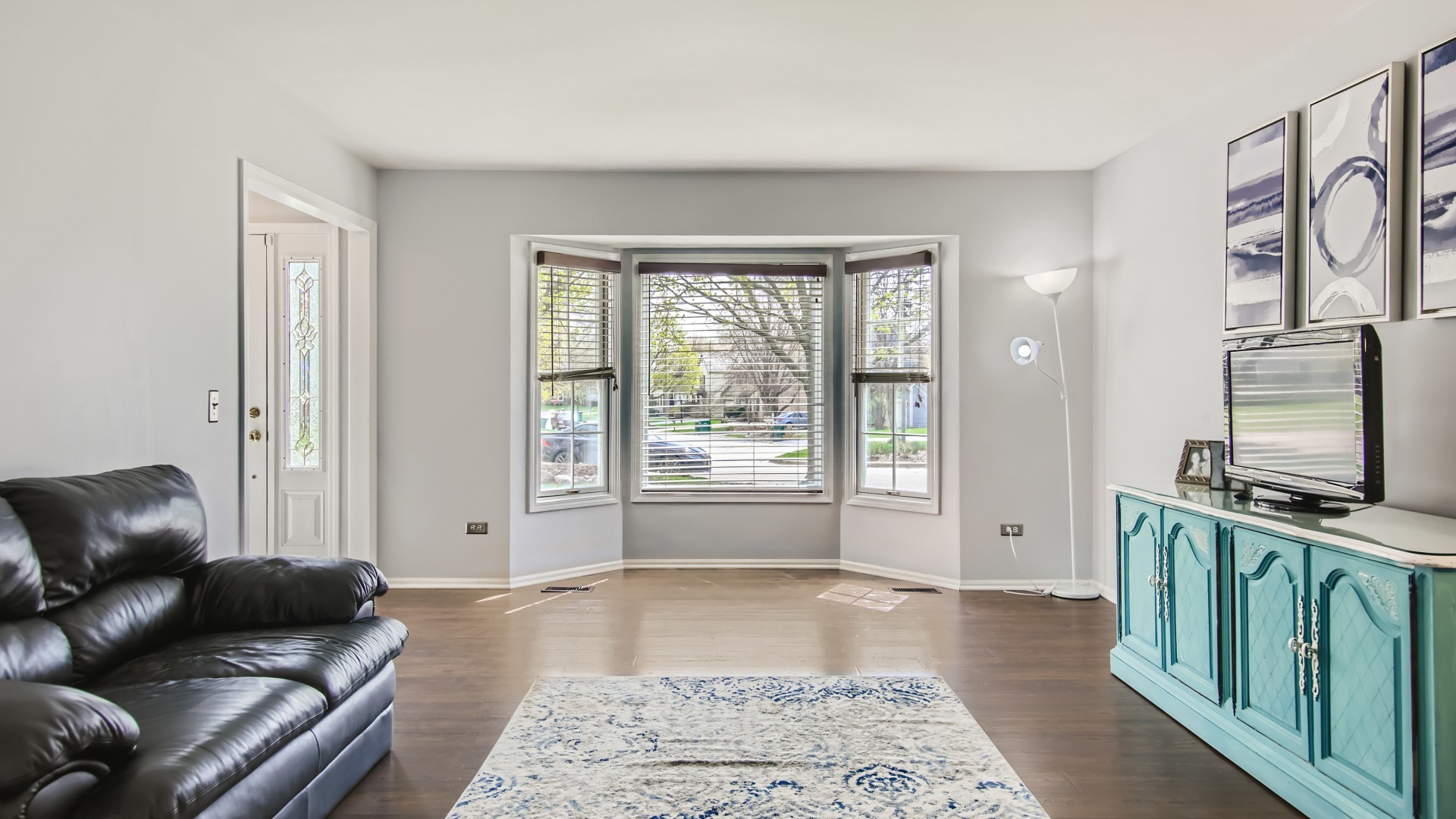 269 Concord Square Gurnee, IL 60031 - Photo 11 of 28 a living room with furniture and a flat screen tv