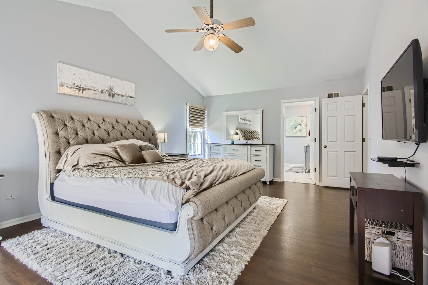 269 Concord Square Gurnee, IL 60031 - Photo 20 of 28 a living room with a bed furniture and a flat tv screen
