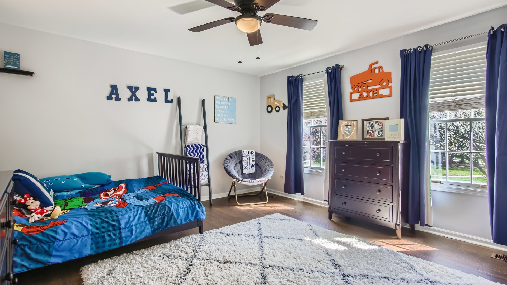 269 Concord Square Gurnee, IL 60031 - Photo 24 of 28 a bed room with a bed and a baby bed