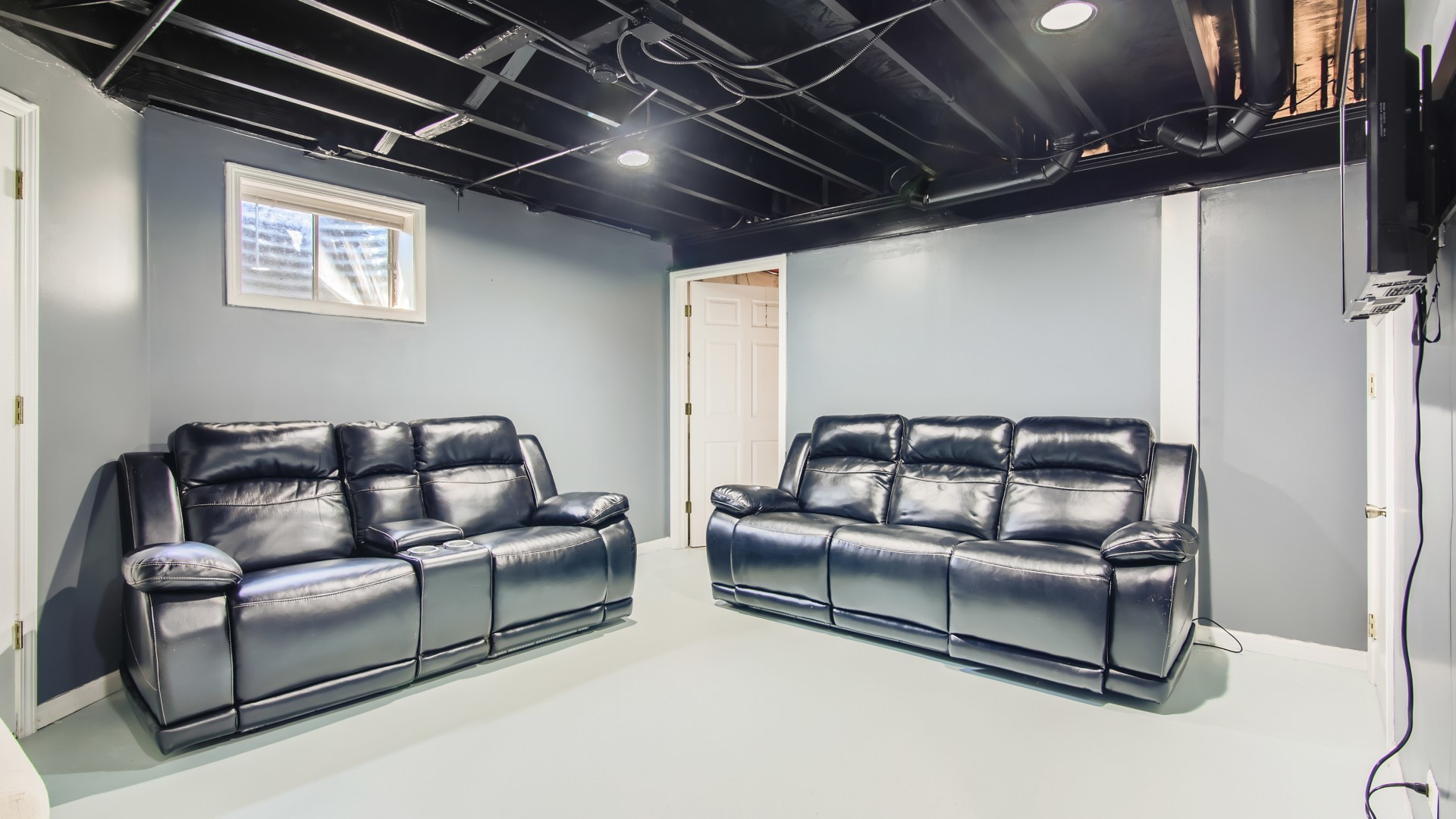 269 Concord Square Gurnee, IL 60031 - Photo 26 of 28 a living room with furniture