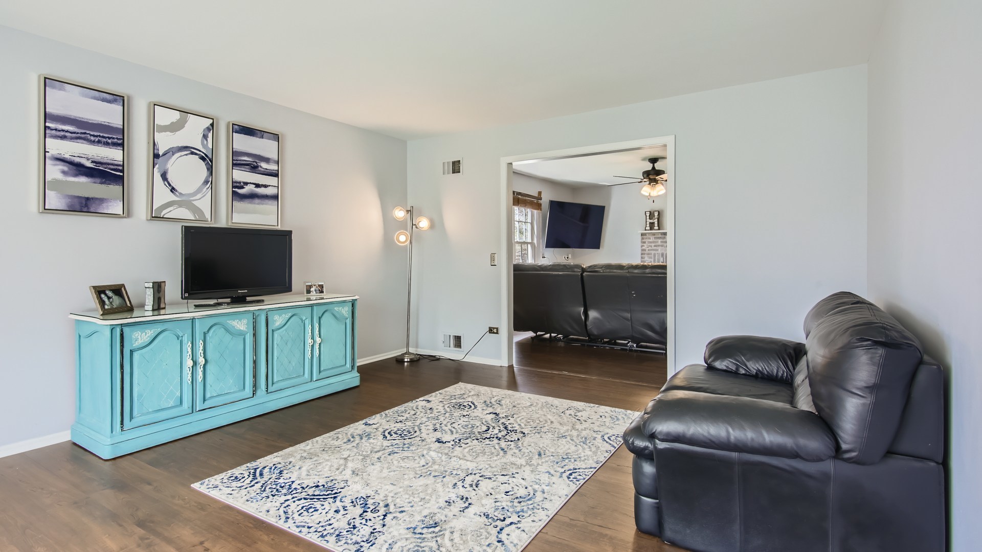 269 Concord Square Gurnee, IL 60031 - Photo 10 of 28 a living room with furniture and a flat screen tv