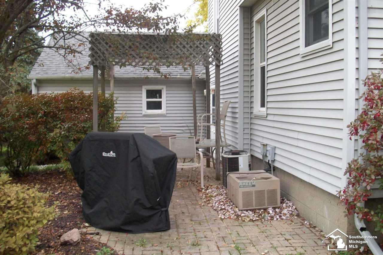 523 Riley Street Dundee, MI 48131 - Photo 4 of 6 31364015-3.JPG