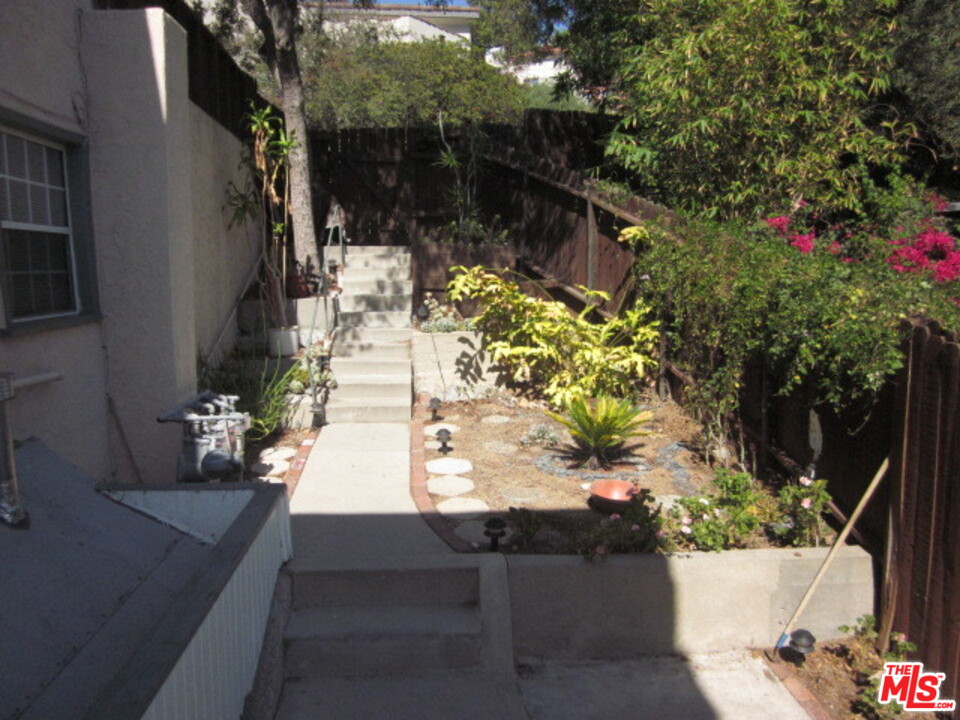 1545 Vanderbilt Place Glendale, CA 91205 - Photo 12 of 18