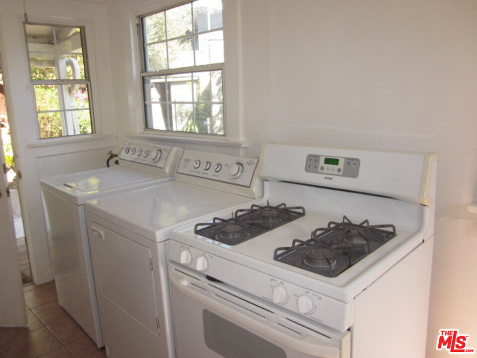 1545 Vanderbilt Place Glendale, CA 91205 - Photo 4 of 18