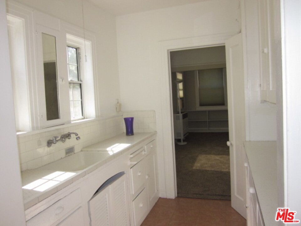 1545 Vanderbilt Place Glendale, CA 91205 - Photo 5 of 18