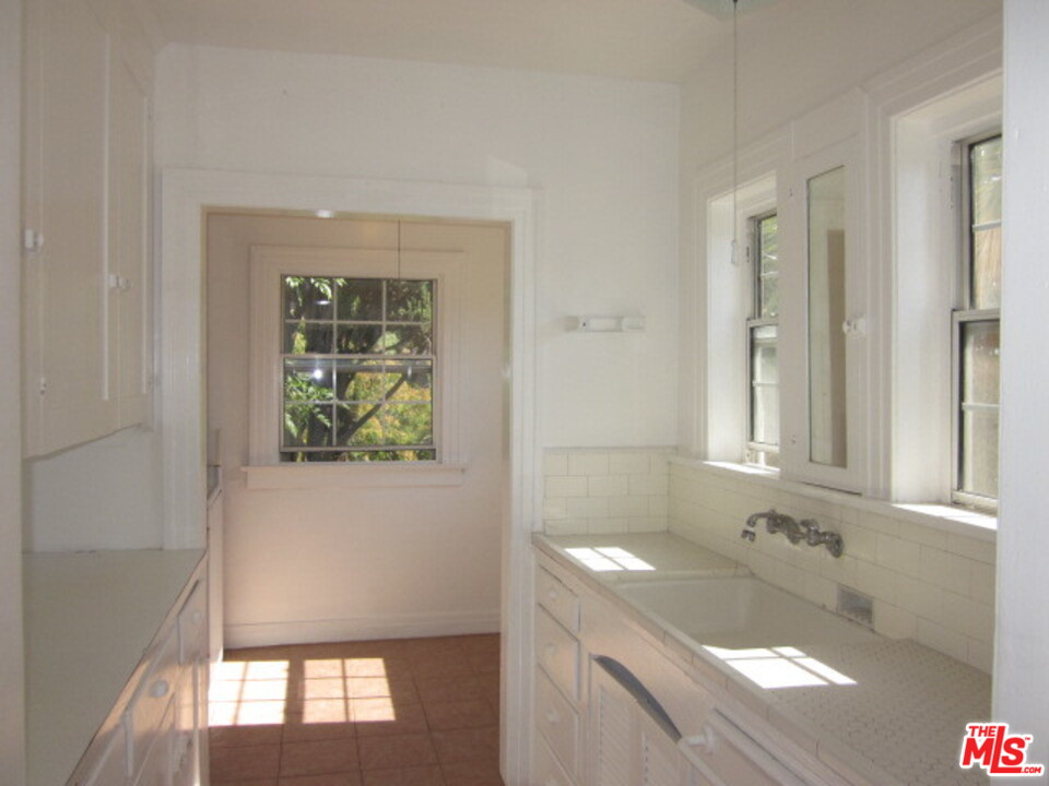 1545 Vanderbilt Place Glendale, CA 91205 - Photo 6 of 18