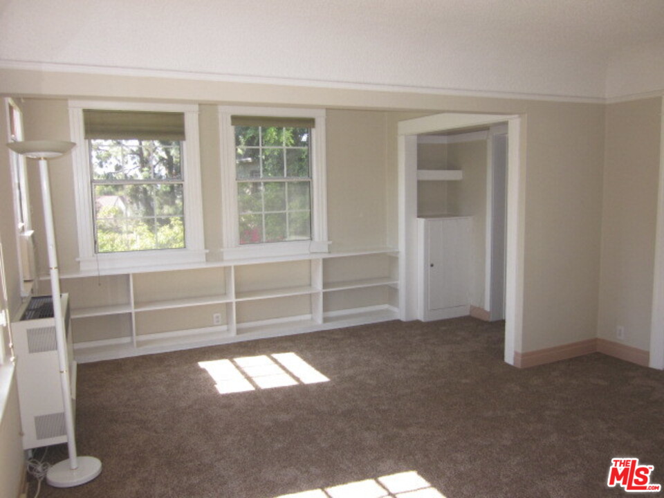 1545 Vanderbilt Place Glendale, CA 91205 - Photo 7 of 18