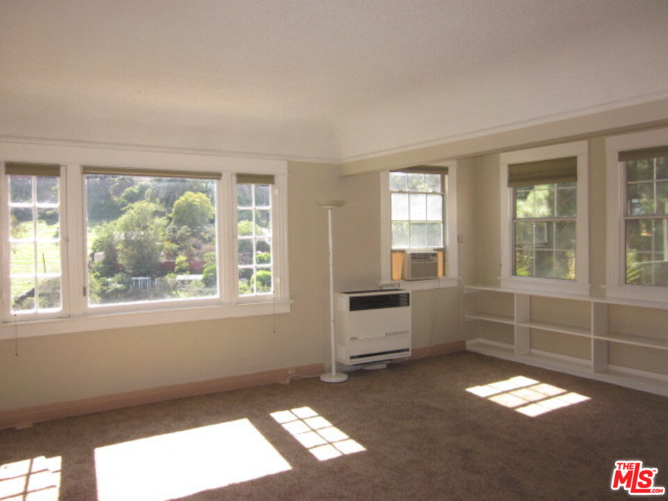 1545 Vanderbilt Place Glendale, CA 91205 - Photo 8 of 18