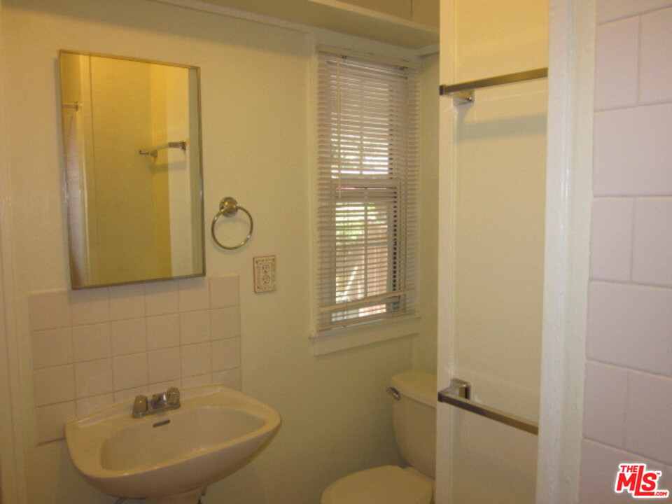 1545 Vanderbilt Place Glendale, CA 91205 - Photo 10 of 18