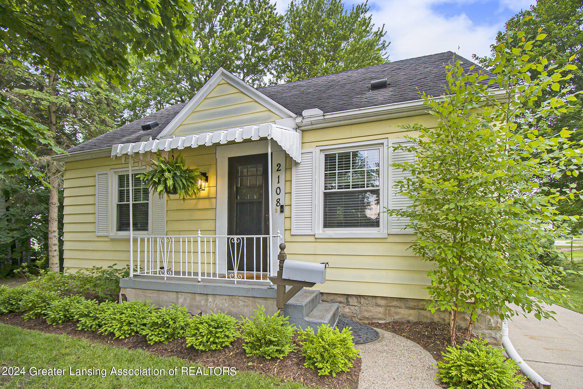 2108 Alpha Street Lansing, MI 48910 - Photo 2 of 28 004_ndp8667