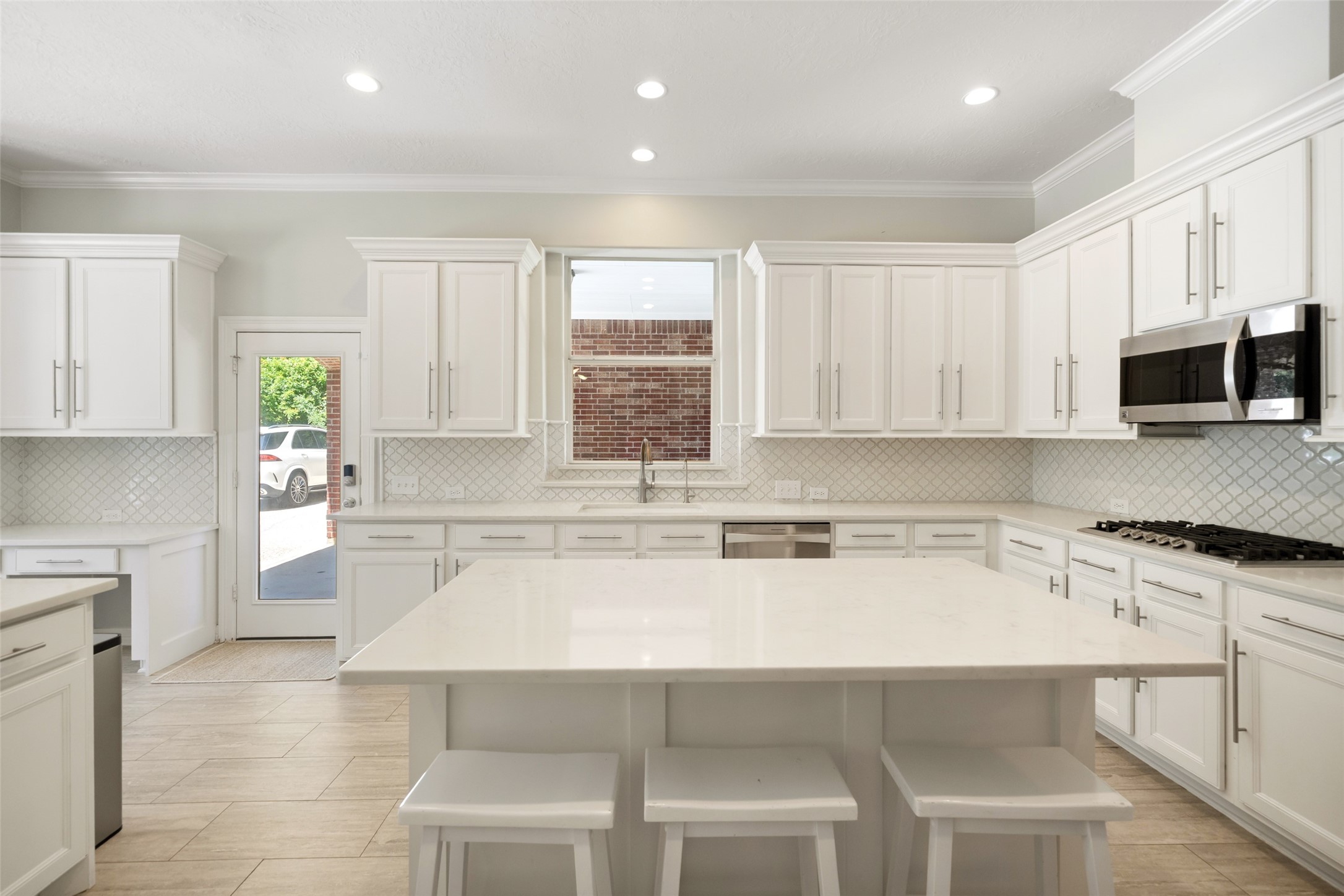 2302 Legends Shore Drive Spring, TX 77386 - Photo 17 of 48 Oversized island creates the perfect gathering space for casual dining and conversation.