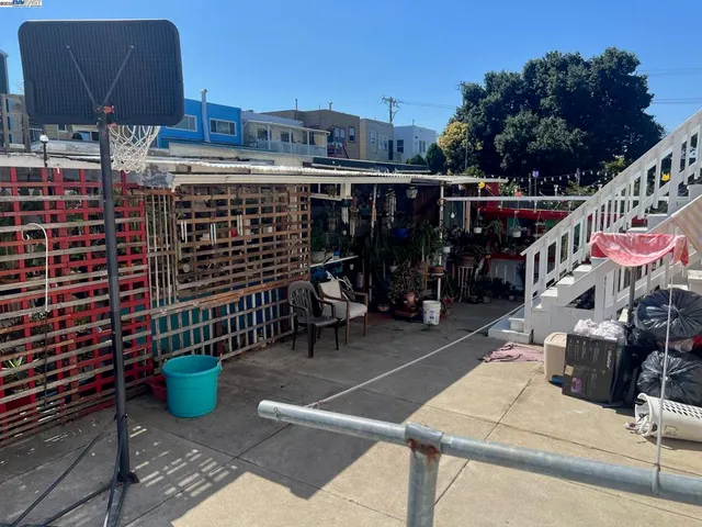 $948,000 | 1773 McKinnon Avenue, San Francisco, CA 94124