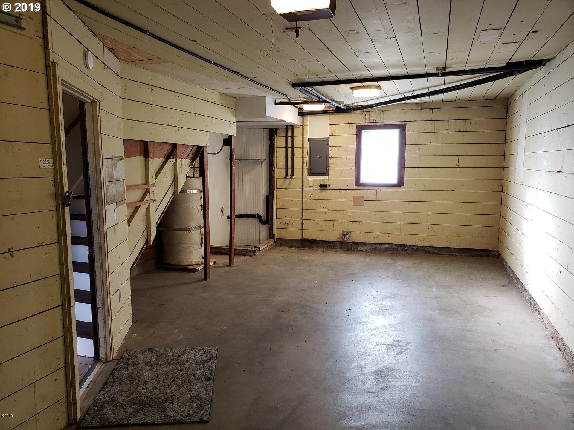 545 Southwest Fleet Avenue Lincoln City, OR 97367 - Photo 29 of 31 19440387-30