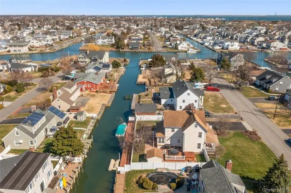 $925,000 | 59 Purdy Lane, Amityville, NY 11701