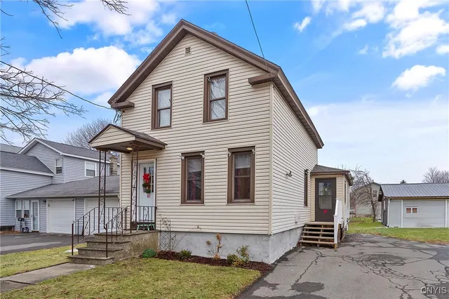 $159,900 | 81 East 10th Street, Oswego, NY 13126