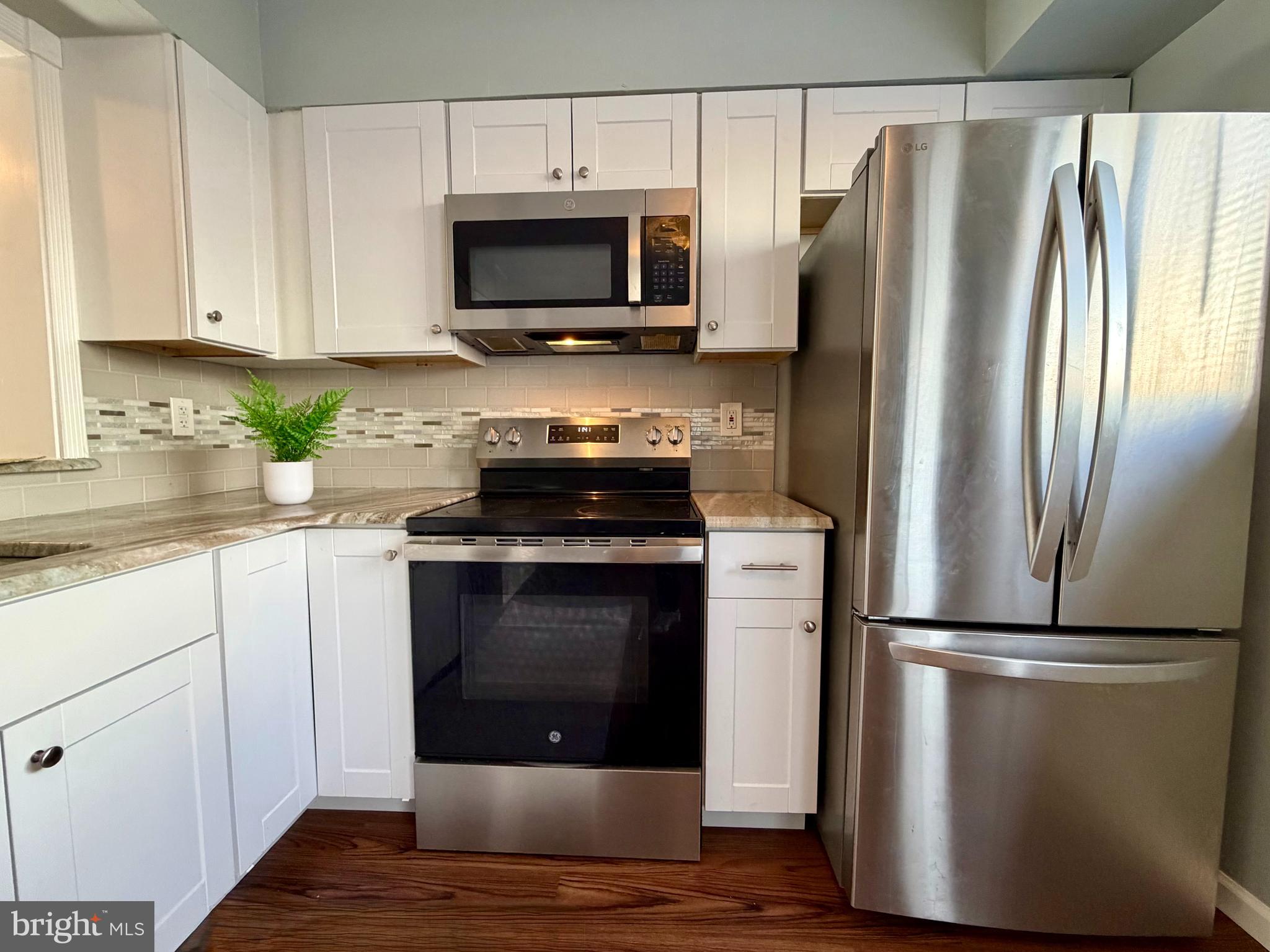 33 Georgetown Road Lindenwold, NJ 08021 - Photo 15 of 27 a kitchen with a refrigerator stove and microwave